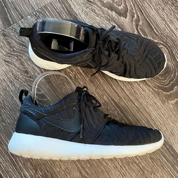 Nike Roshe Run Quilted Sneakers - Picture 1 of 9